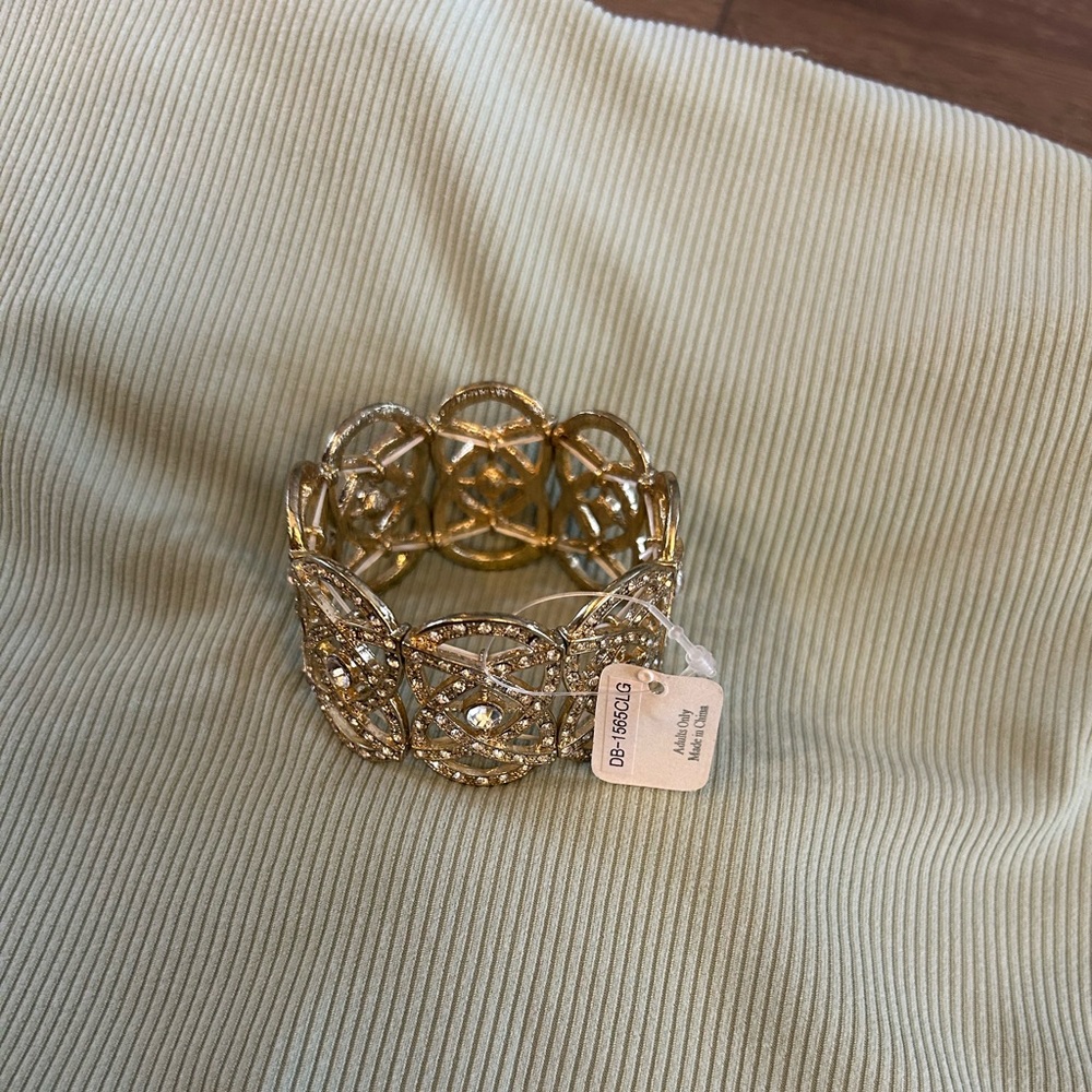 Gold Tone Rhinestone Stretch Statement Bracelet NWT - Picture 2 of 4